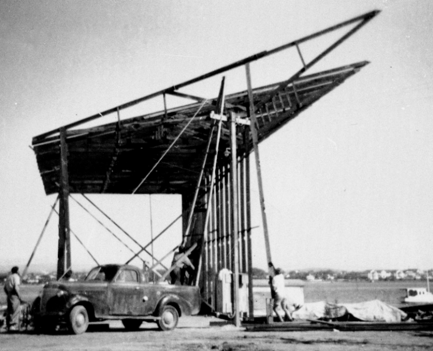 Image - M6-1.3 Humphreys Boatshed construction 1955 Image Gold Coast Libraries Local Studies Collection (2)